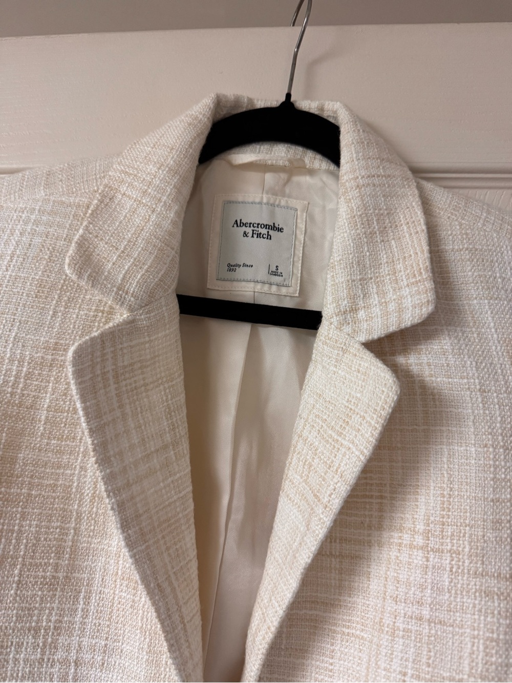 Abercrombie & Fitch Cream Cropped Bouclé Blazer Jacket - Picture 2 of 2
